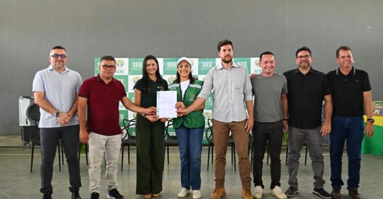 Em Feijó, governadora Mailza autoriza construção de 25 unidades habitacionais
