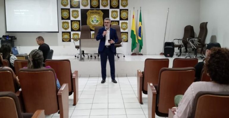 Polícia Civil promove palestra sobre saúde mental no trabalho para servidores da área técnica-científica