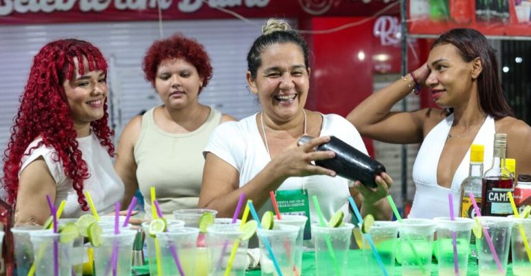 Festa do Trabalhador reúne público em frente ao Palácio Rio Branco com show e geração de renda para comerciantes locais